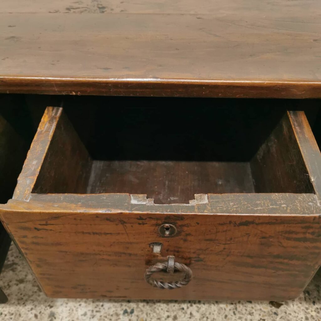 Instagram post from sale_atelier.het.ambacht. This post is in position 8.