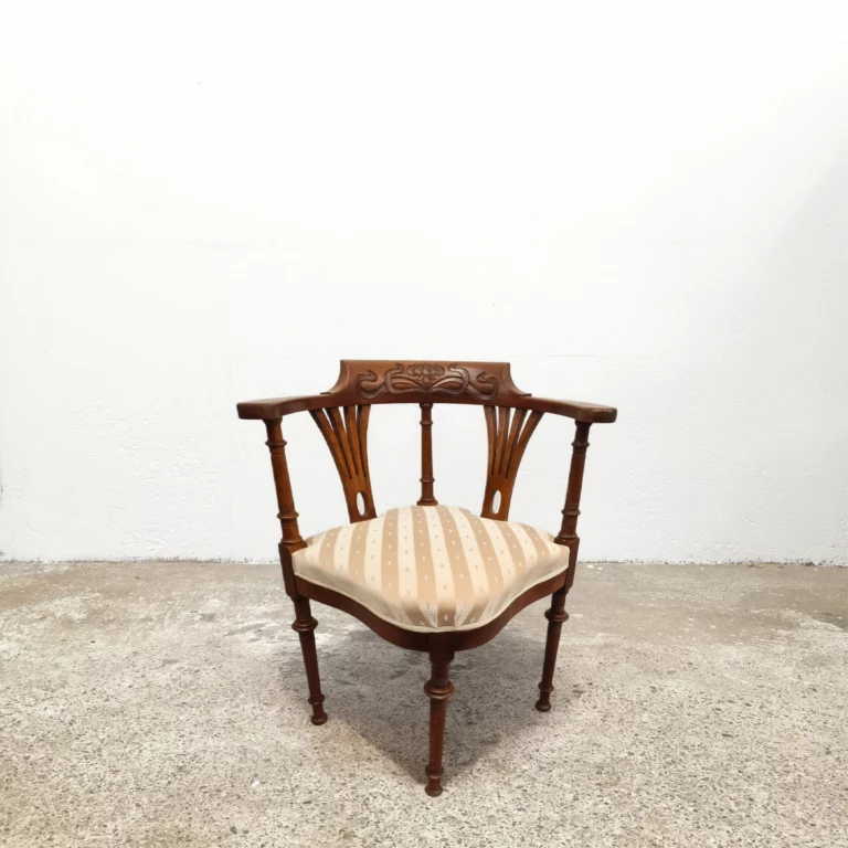 Instagram post from atelier.het.ambacht. This post is in position 0.